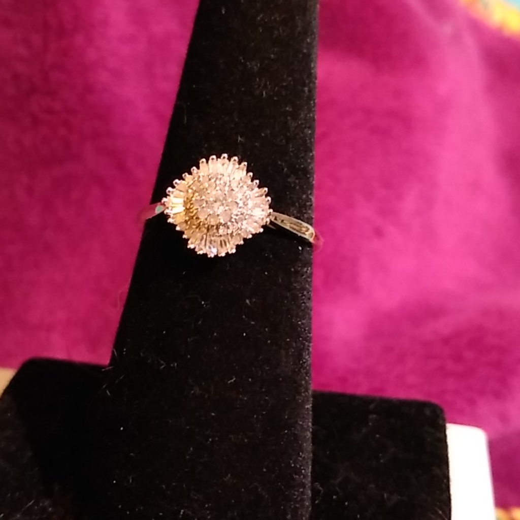 10k Yellow Gold 25ctw Diamond Cluster Ring